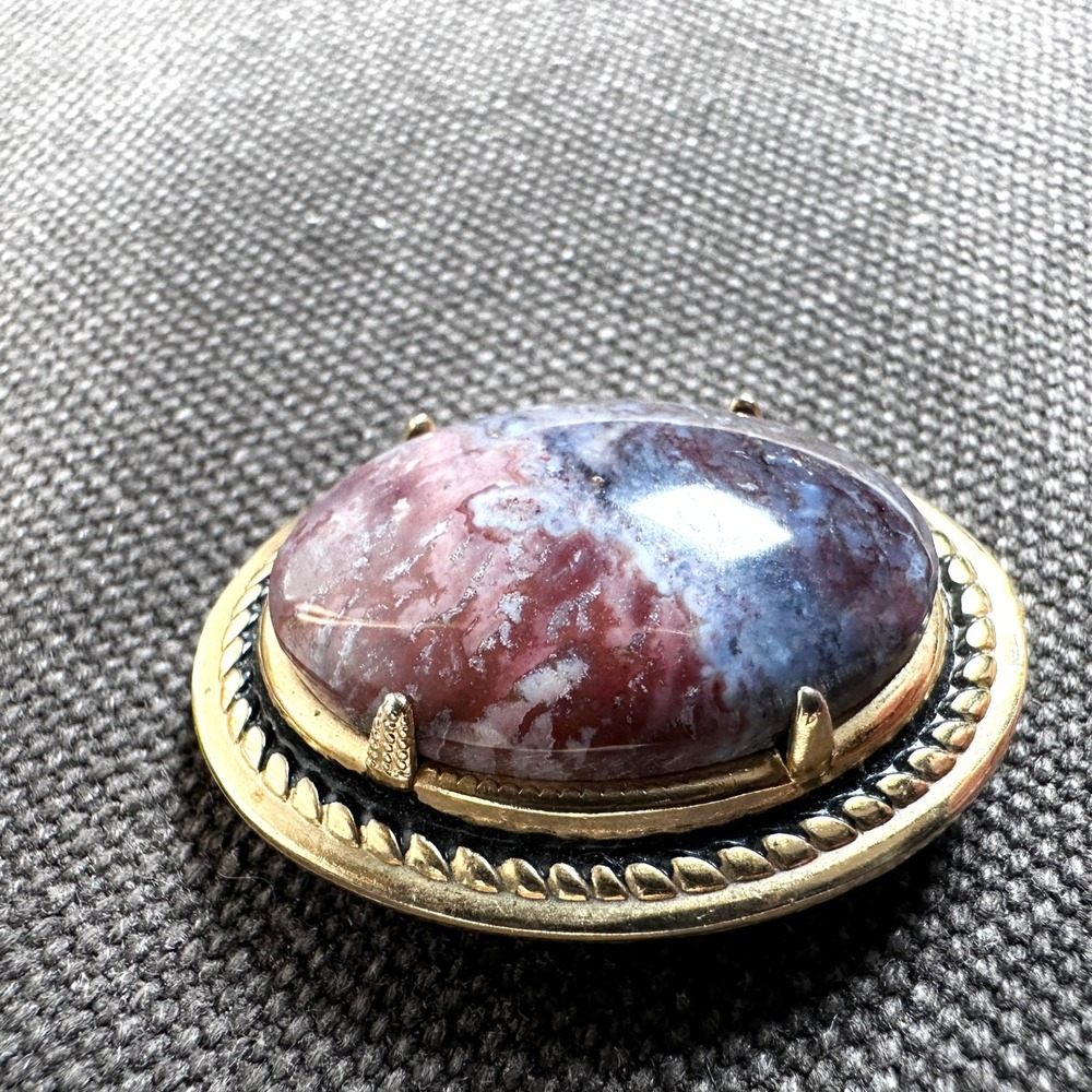 Vintage Large Oval Purple Agate Brooch Gold Tone Frame Natural‎ Stone 30mm